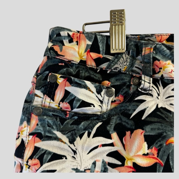 Suko Jeans Women’s Jean Shorts Floral Size 14 - Picture 5 of 14